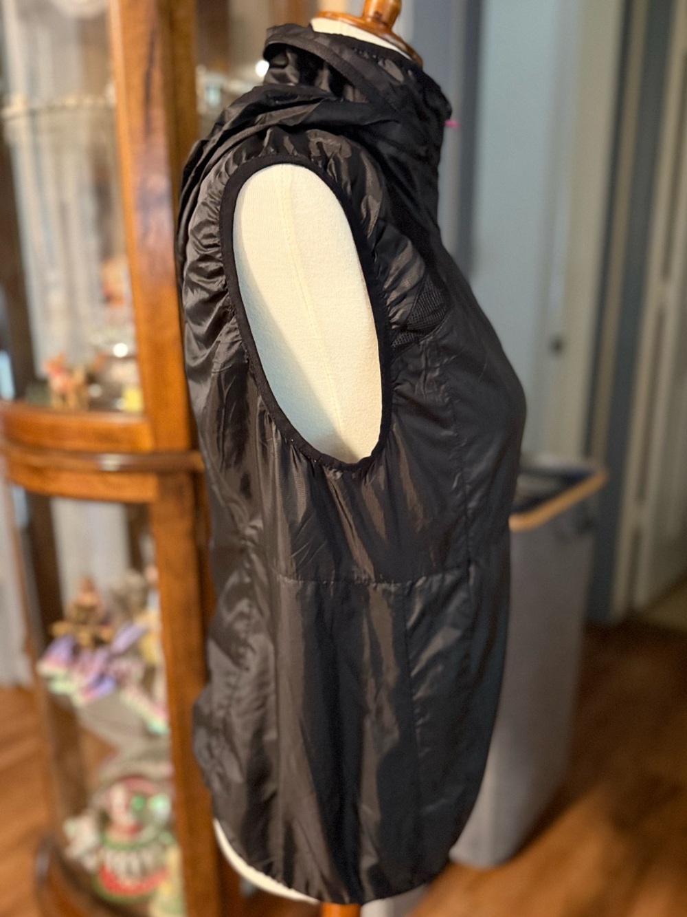 Zyia Active Women's Black Trainer Hooded Vest Windbreaker Packable - Picture 10 of 14